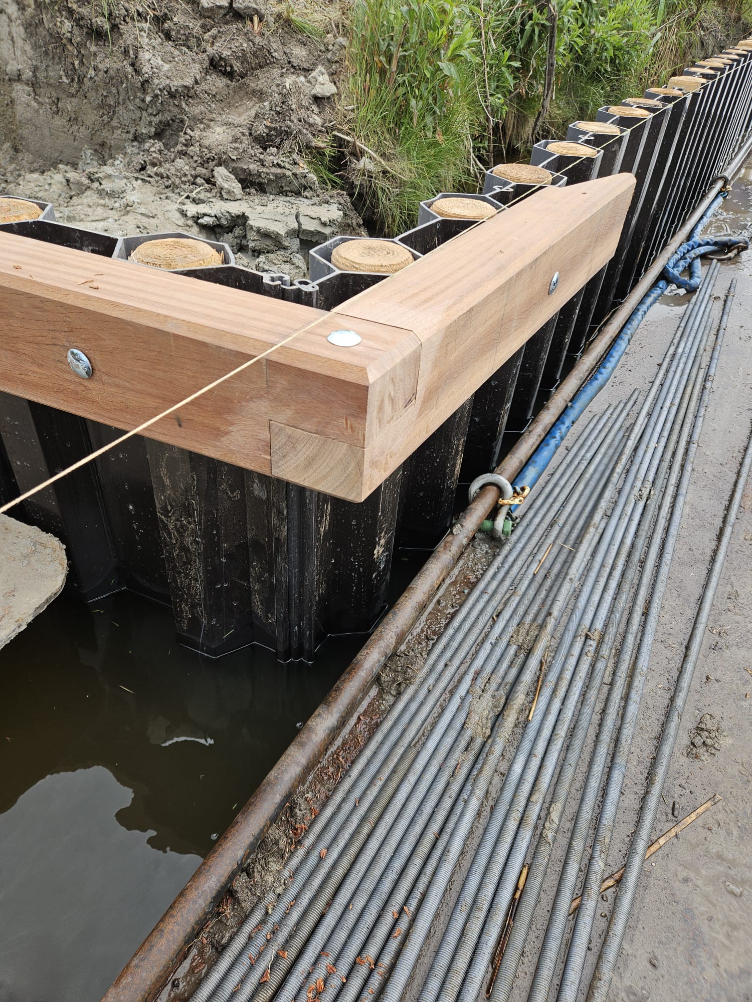 Vlonderterras aan het water — foto 1